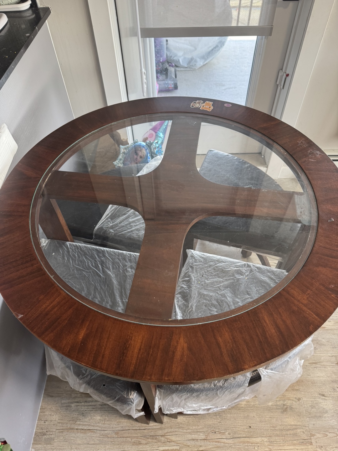 Round glass coffee table with four chair