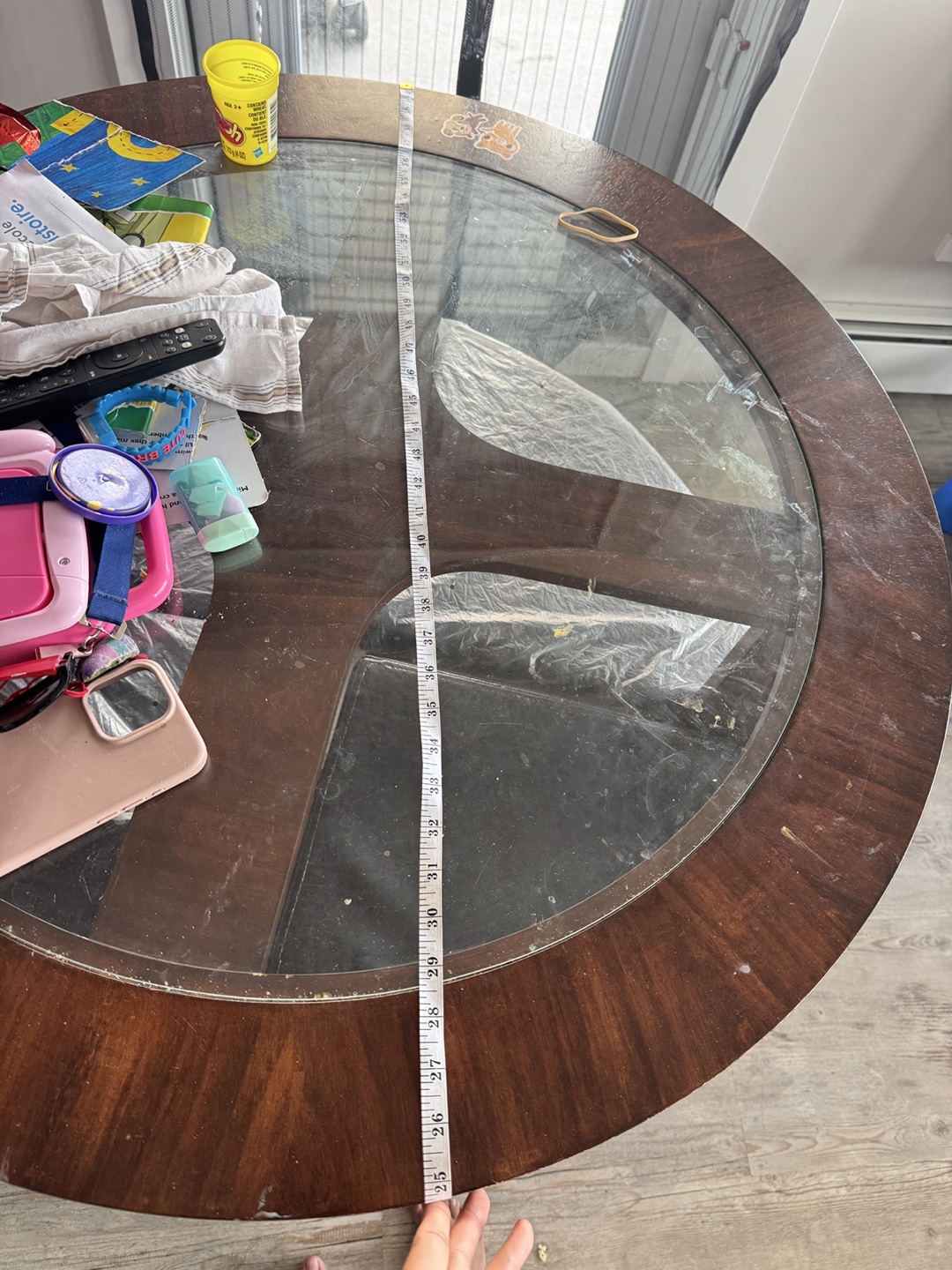 Round glass coffee table with four chair - photo 3