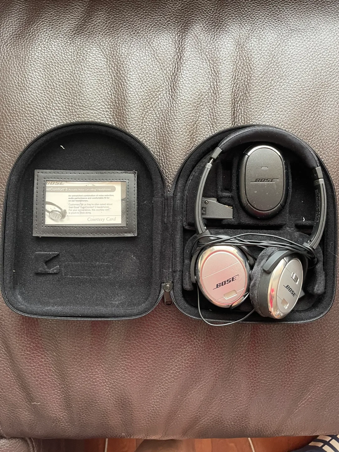 Bose Acoustic Noise Cancelling Headphones image indicator(2)