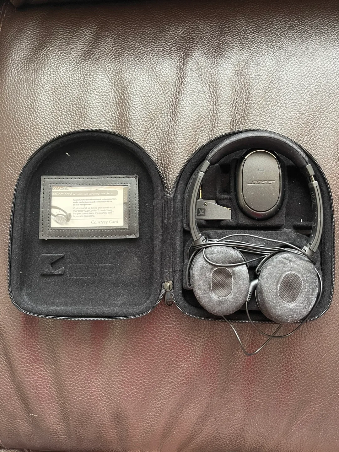 Bose Acoustic Noise Cancelling Headphones image indicator(3)
