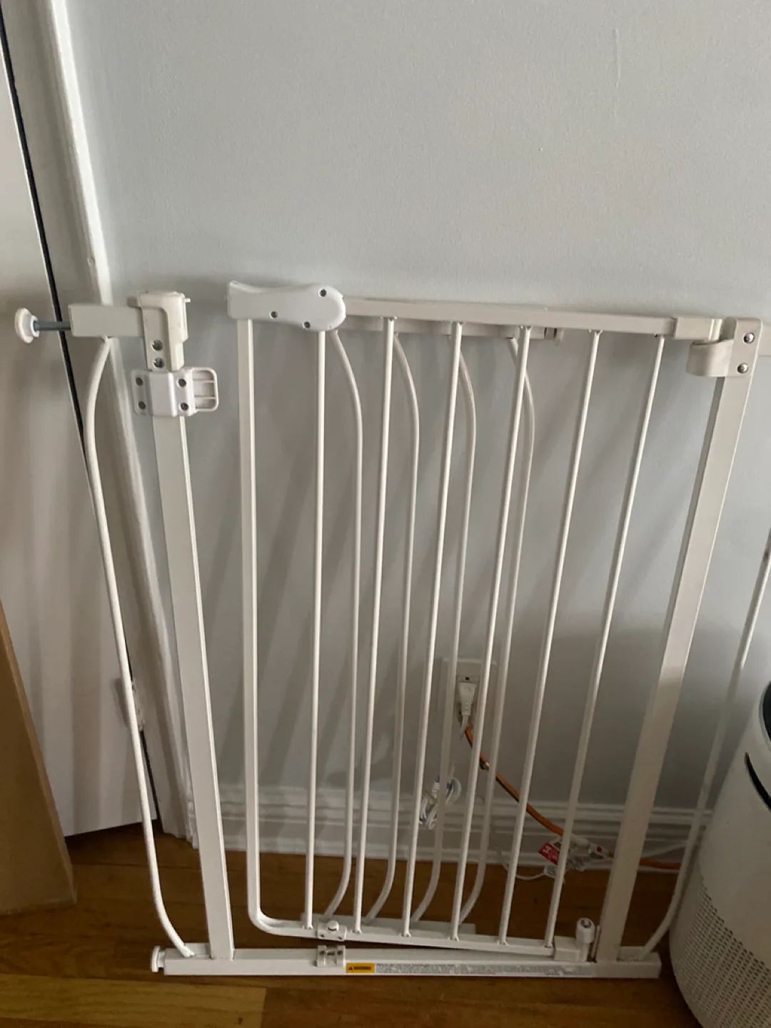 White Baby Gate (36 inch tall) 🥕 thumbnail