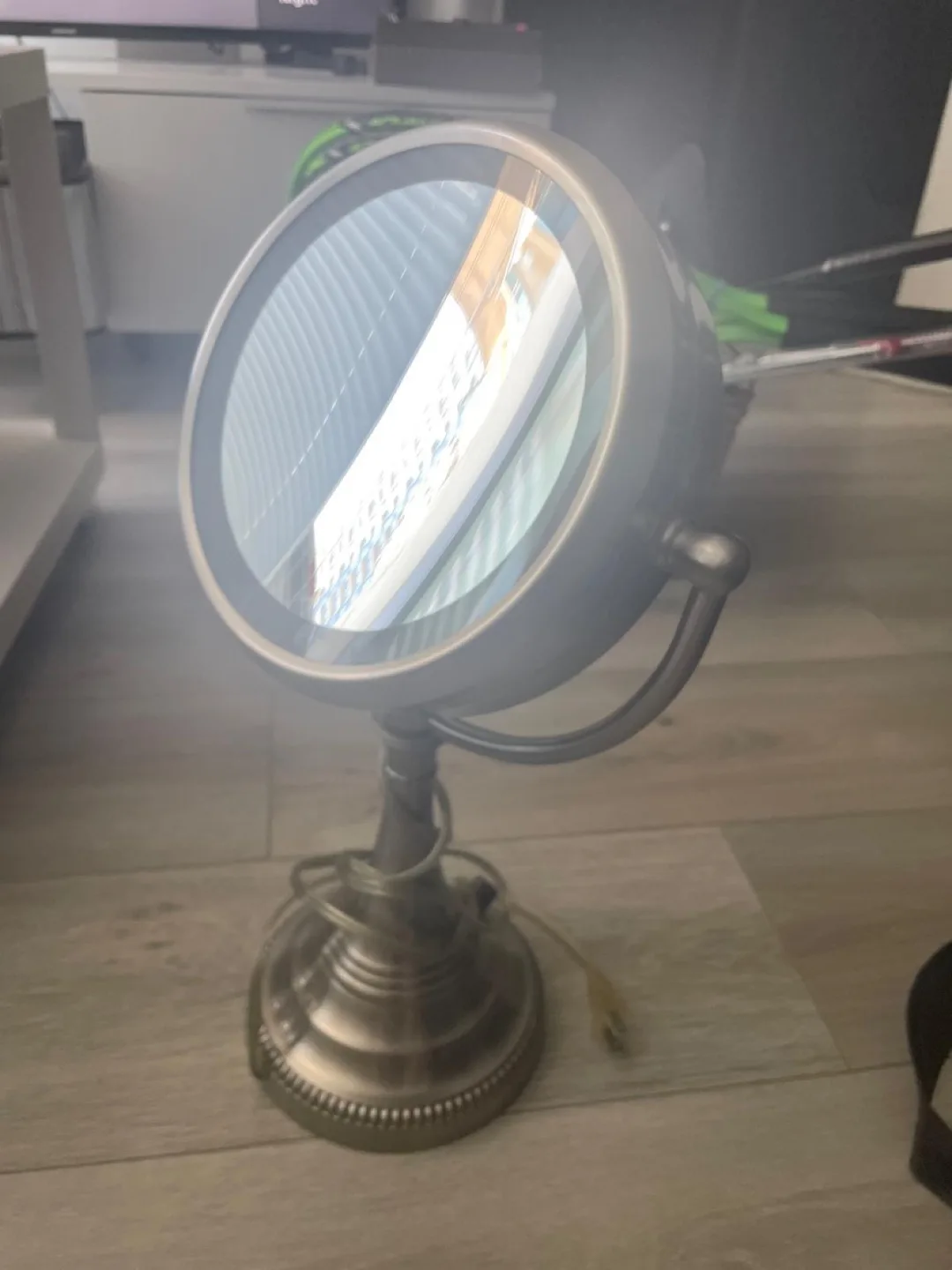 Lighted vanity mirror image indicator(2)