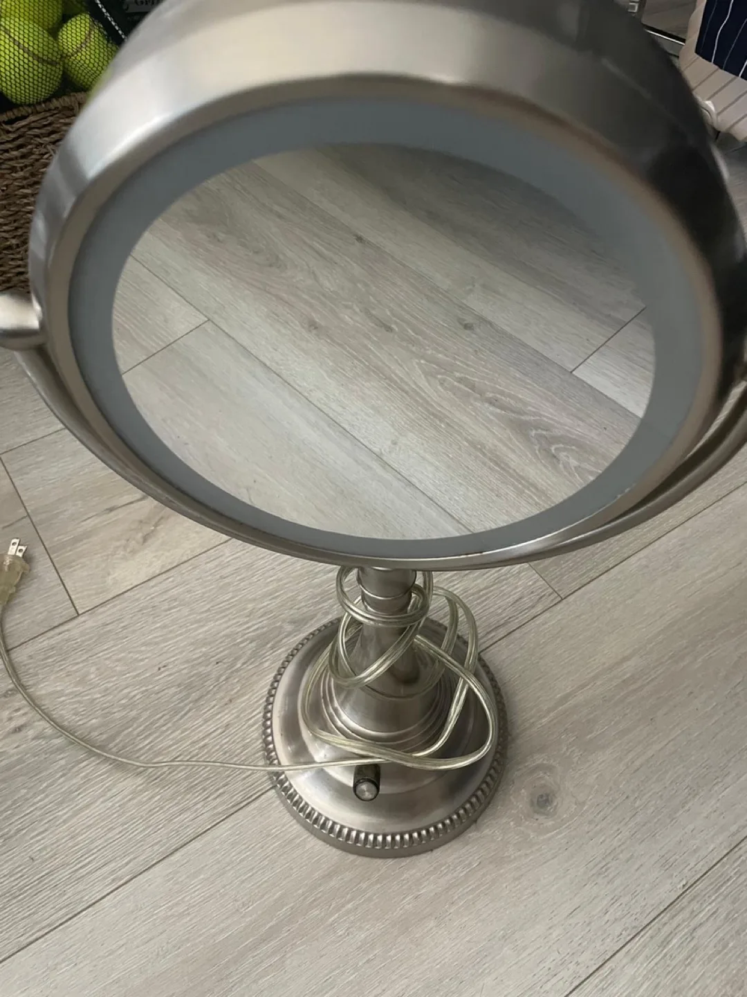 Lighted vanity mirror image indicator(4)