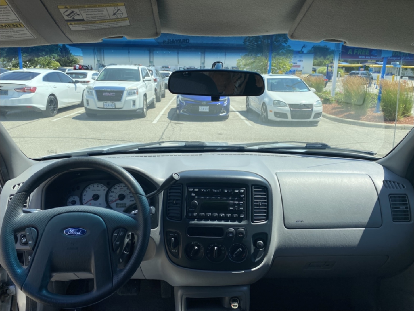 2004 Ford Escape - photo 2