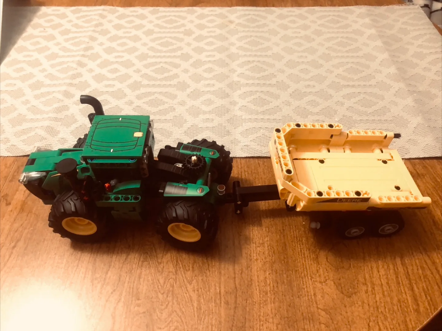 🇨🇦 LEGO Technic John Deere 9620R 4WD Tractor 42136 thumbnail