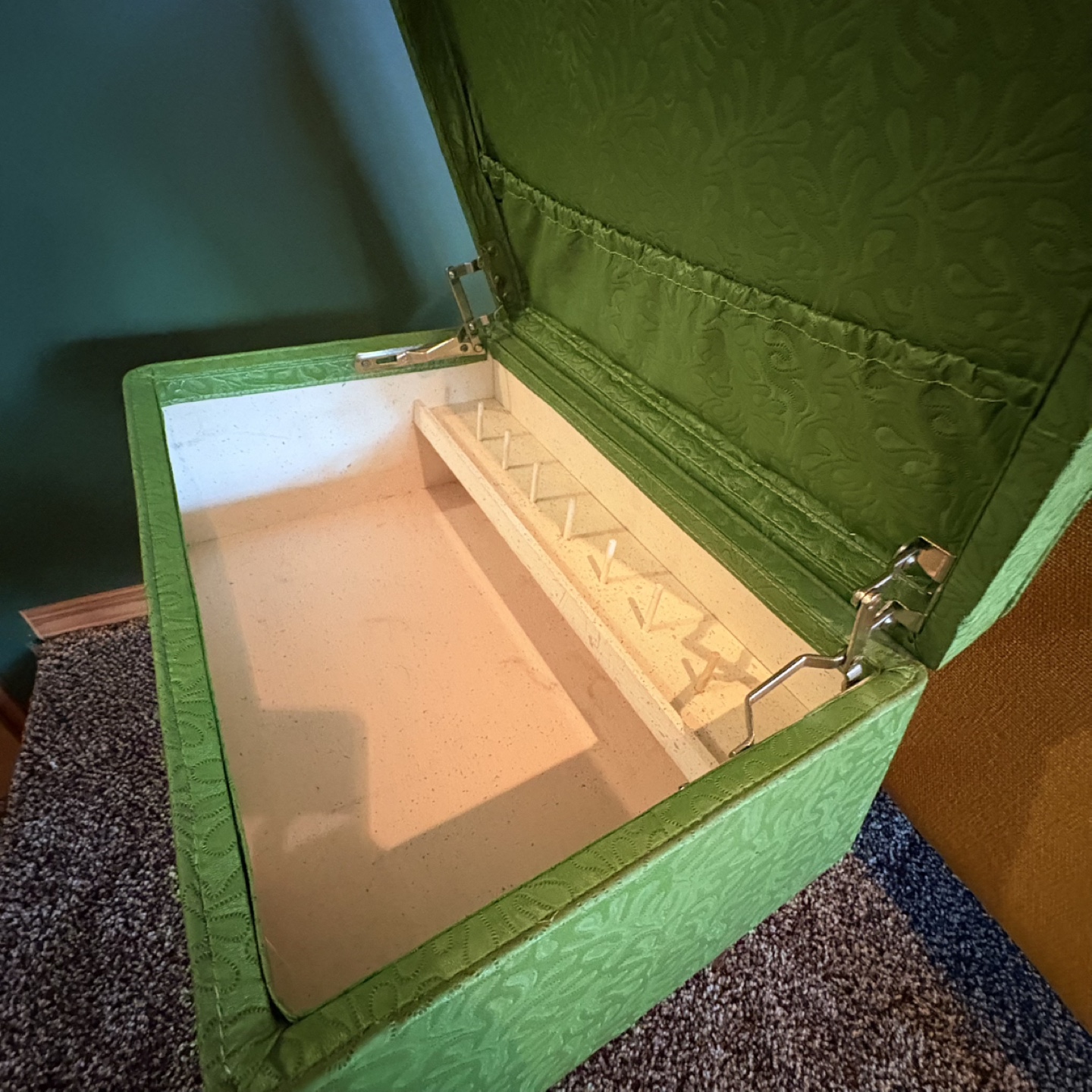 Vintage Green Upholstered Sewing Box - photo 2