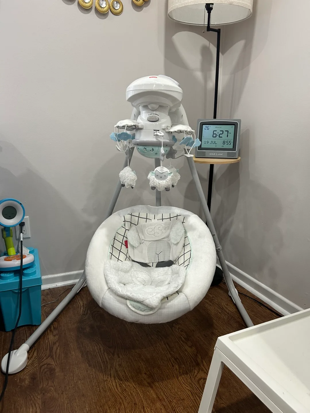 Fisher-Price Baby Swing with 3 Seat Positions thumbnail
