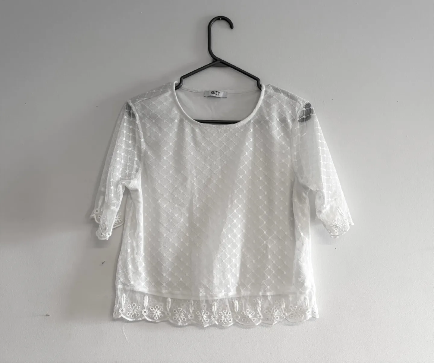White Lace Top ! thumbnail