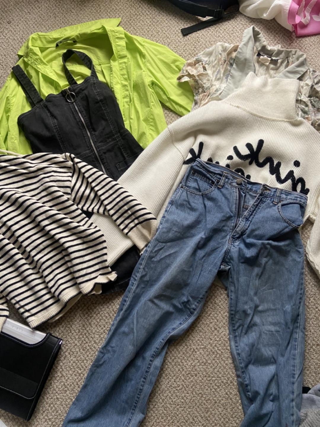 MOVE OUT SALE - Full bag of women’s clothing size M to S