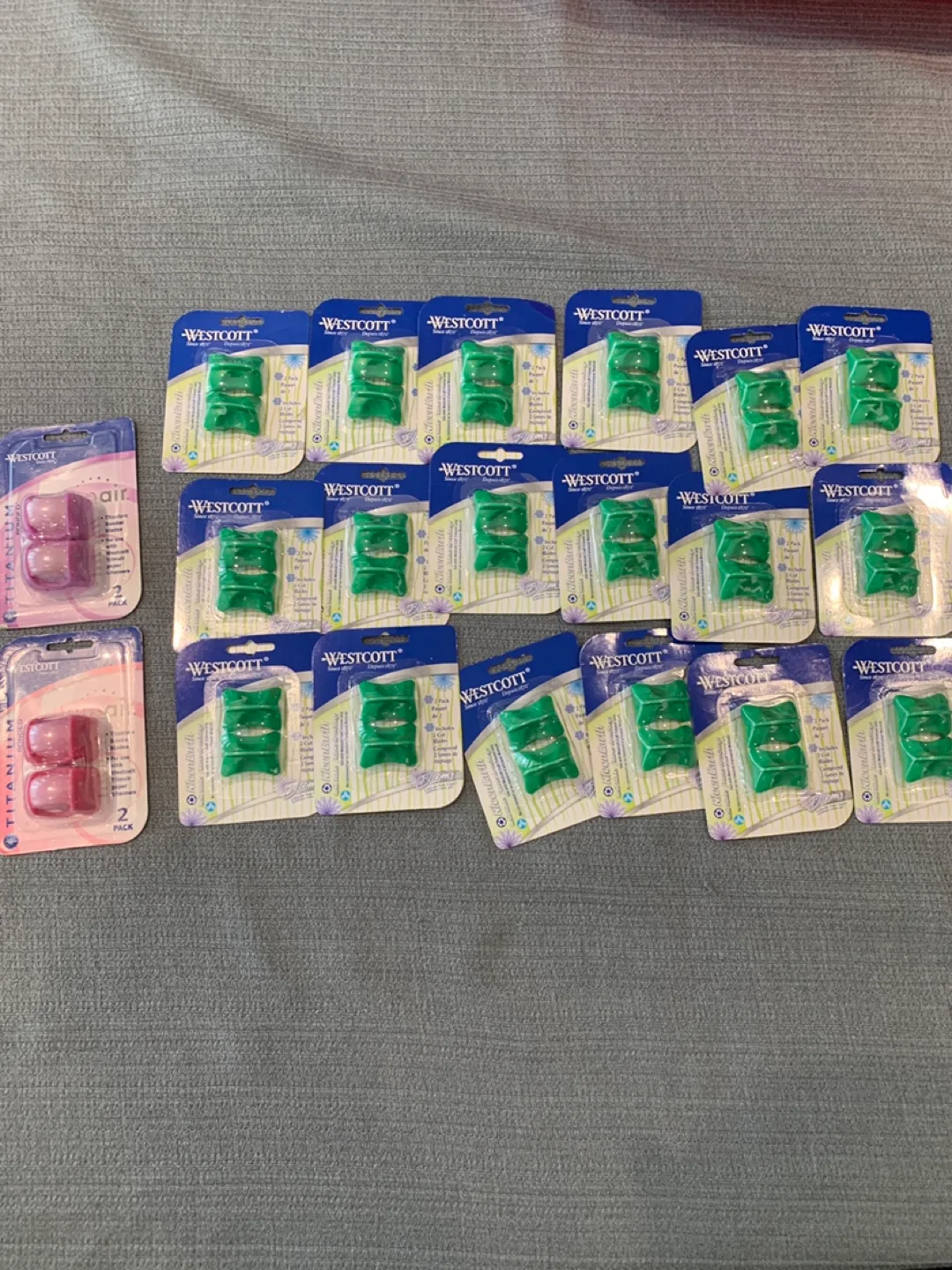 18 packs of Westcott Craft Regular trimmer blades (2-Pack). image indicator(2)