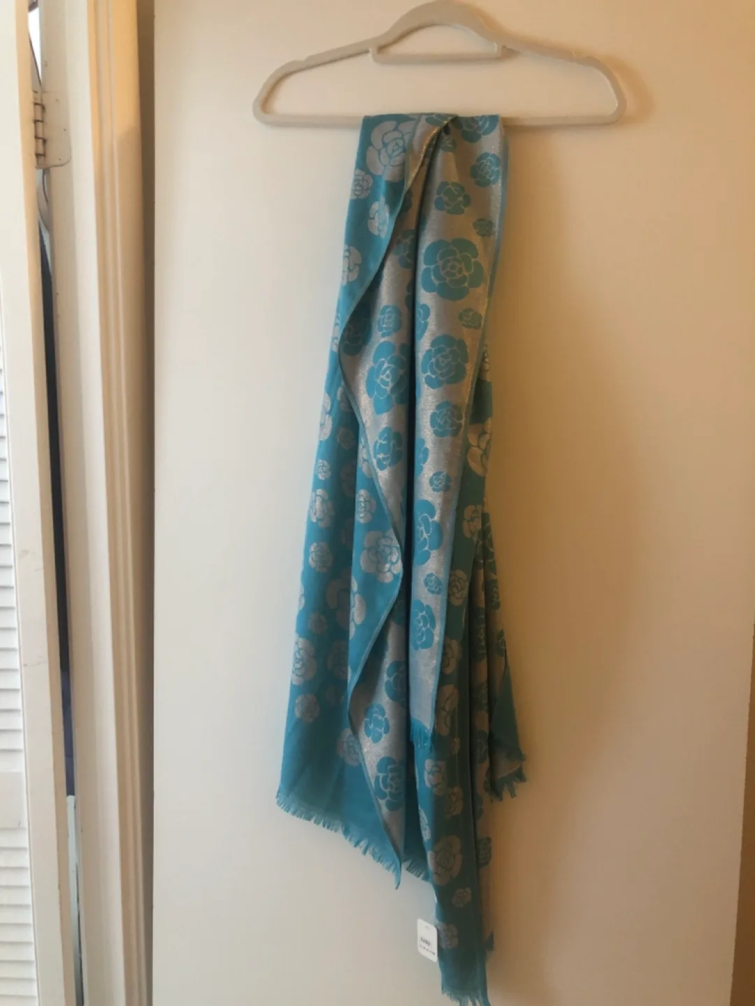 New with tag silk and pashmina scarf dual colour pattern thumbnail