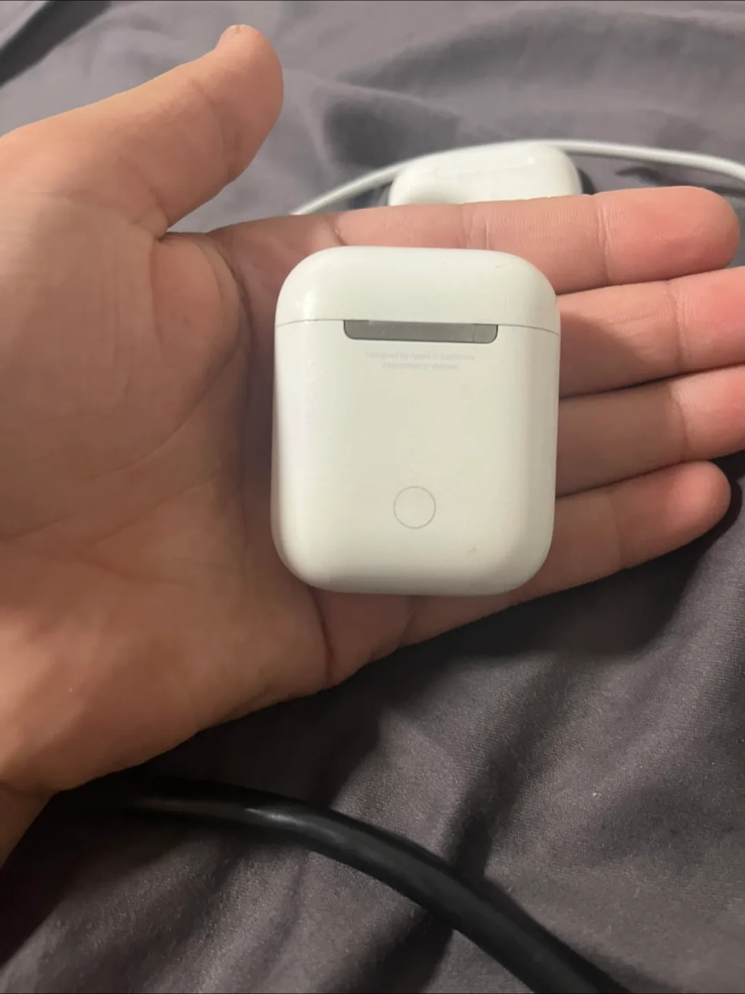 Apple AirPods Charging Case thumbnail