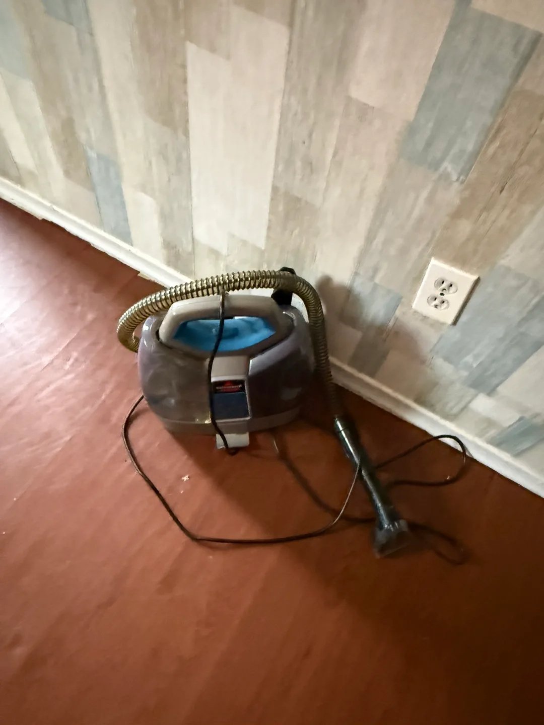 Bissell Little Green Portable Carpet Cleaner thumbnail