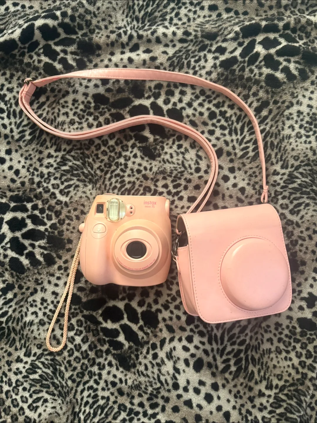 Pink Fujifilm Instax Mini 7S Camera with Case thumbnail