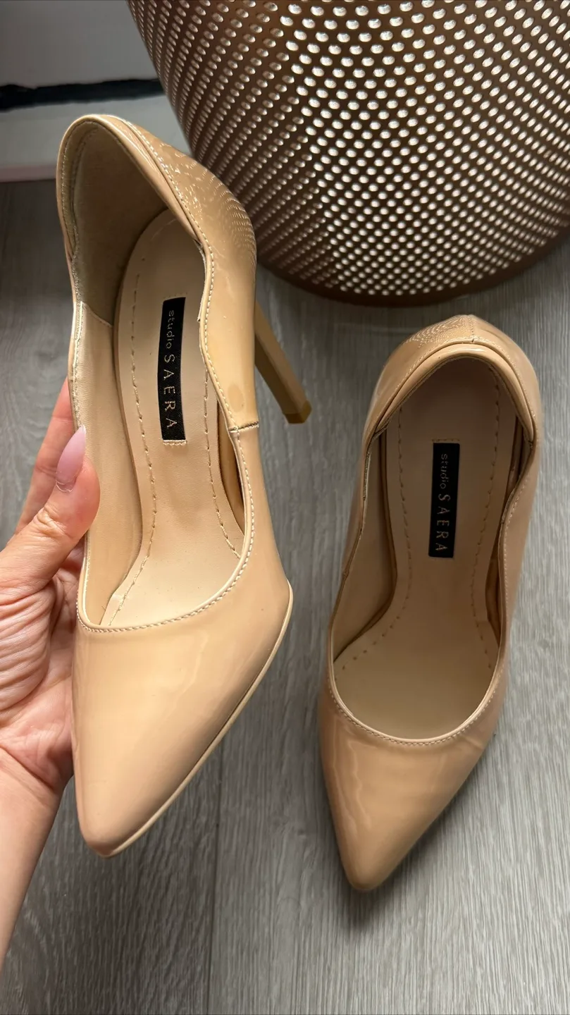 SAERA Beige Heels - Size 4-4.5 thumbnail