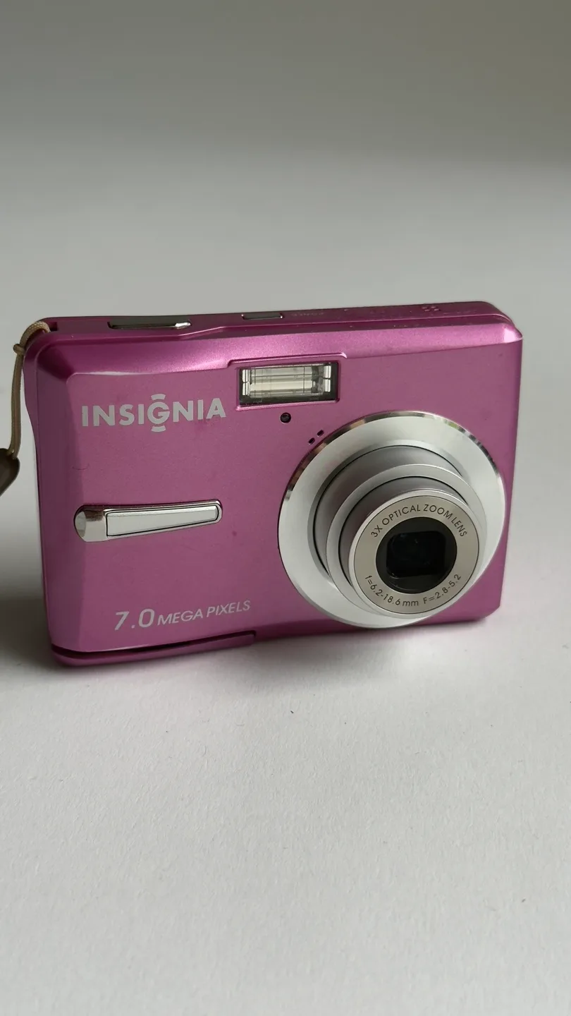 Super Cool Rare Digital Camera 7.0 Mega Pixels Digital Camera thumbnail