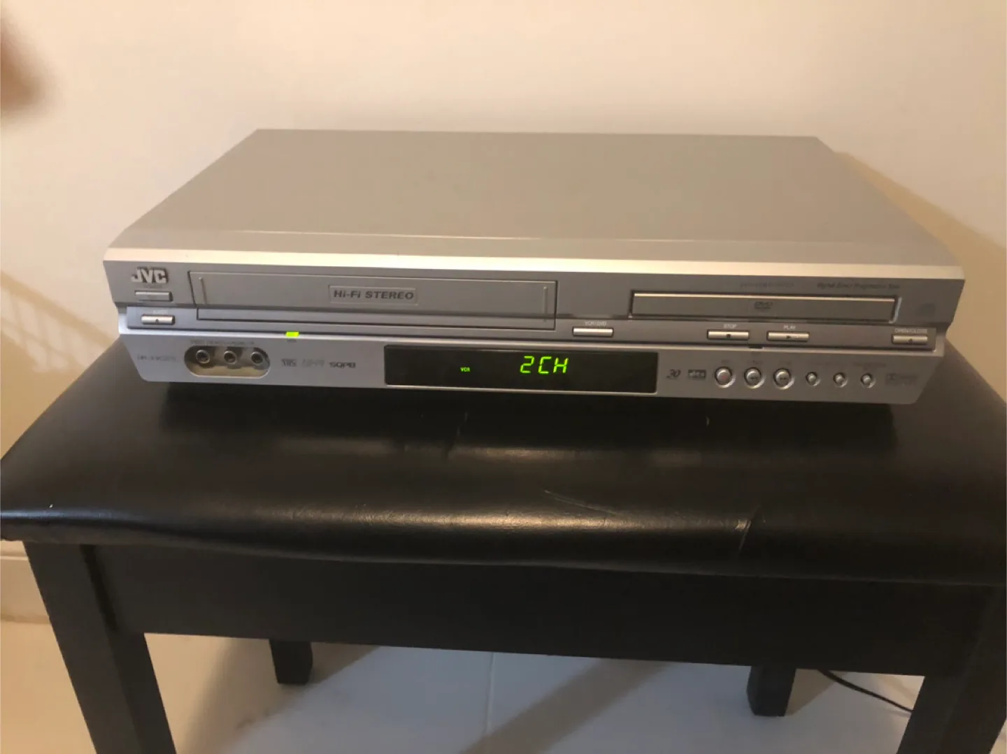 JVC DVD & VCR Player Combo thumbnail
