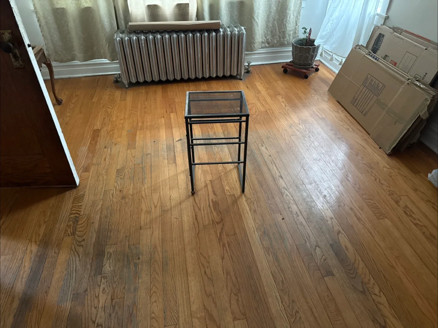 Metal Side Table 🥕 thumbnail