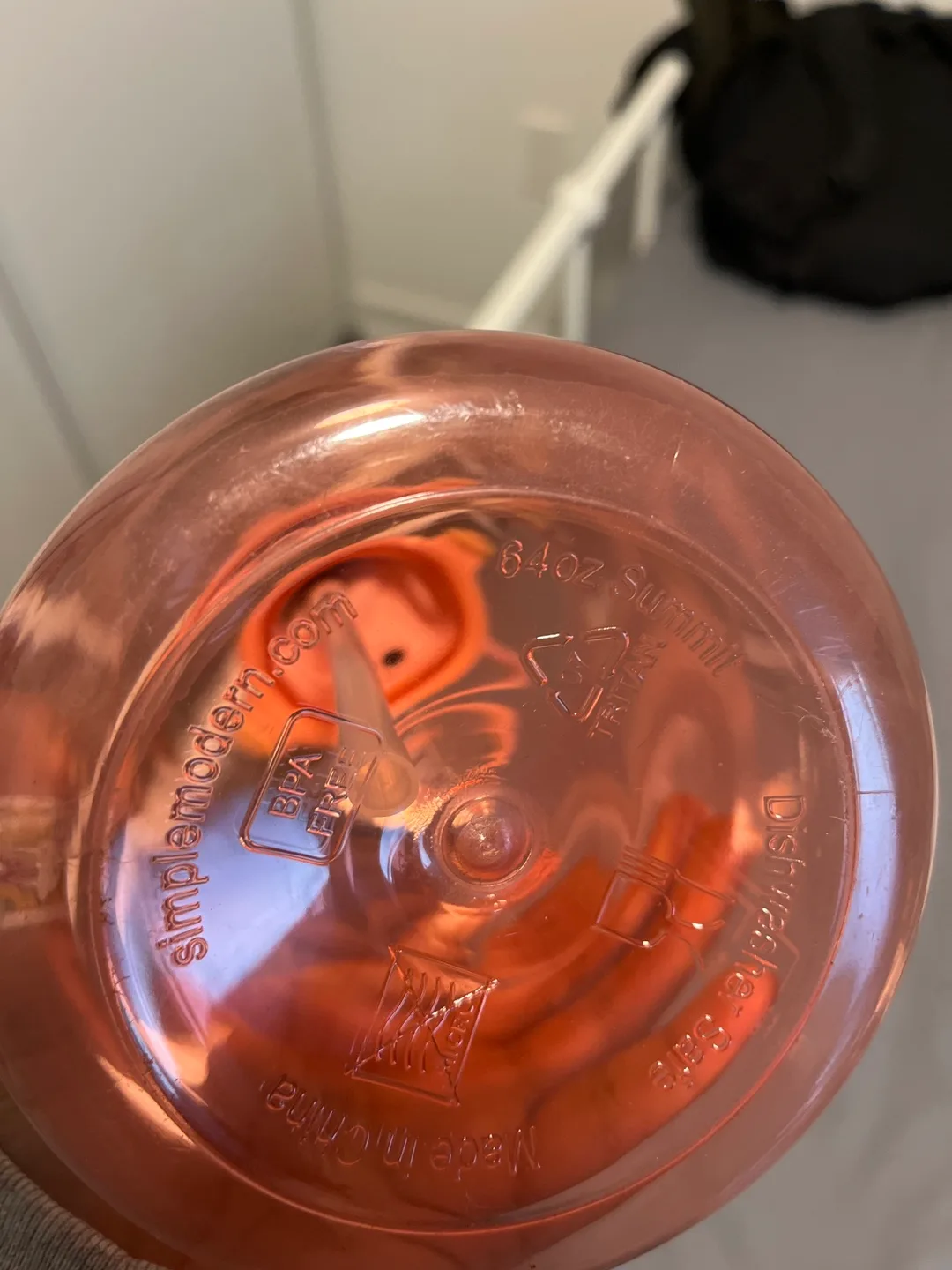 Simple Modern 64oz Water Bottle image indicator(2)