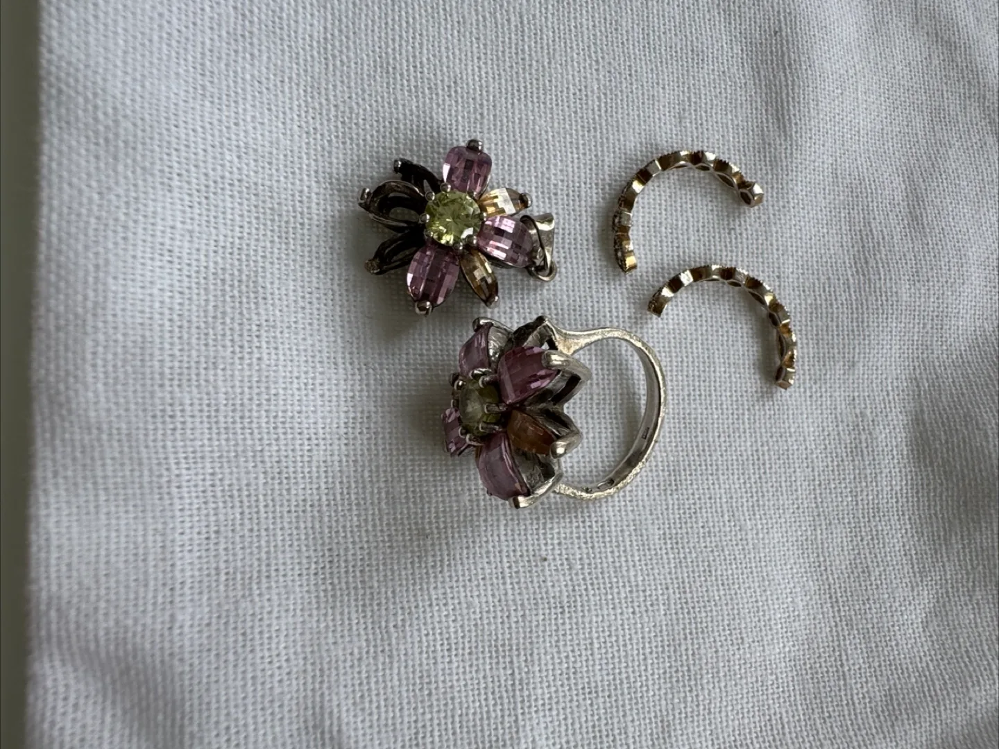 Vintage Flower Ring and Earrings Set thumbnail