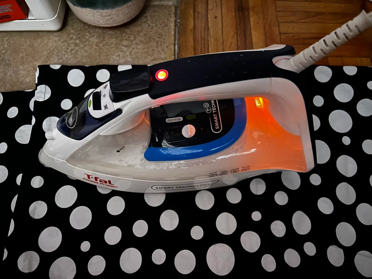 T-fal Smart Technology Steam Iron thumbnail