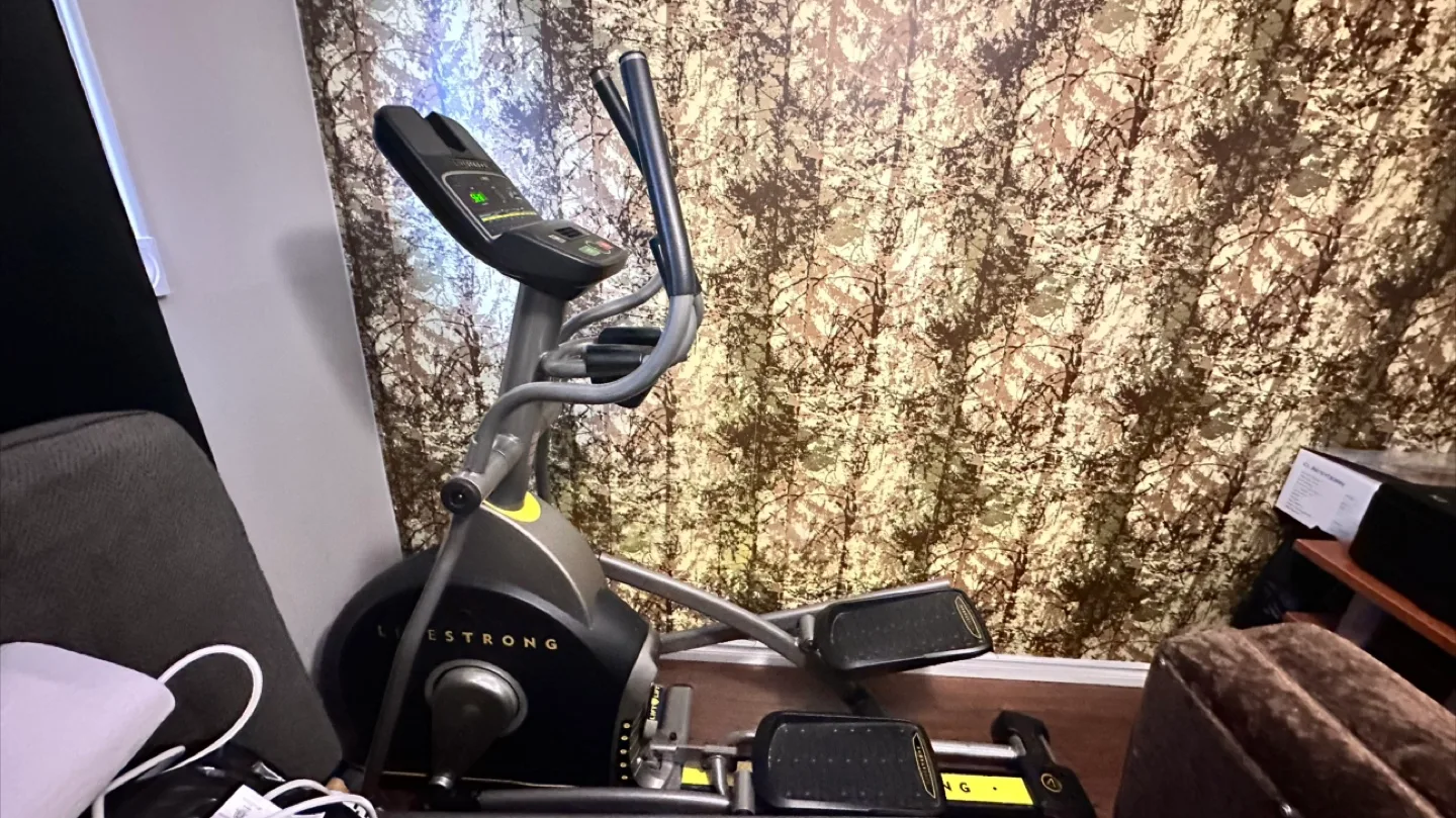 Livestrong Elliptical Exercise Machine thumbnail