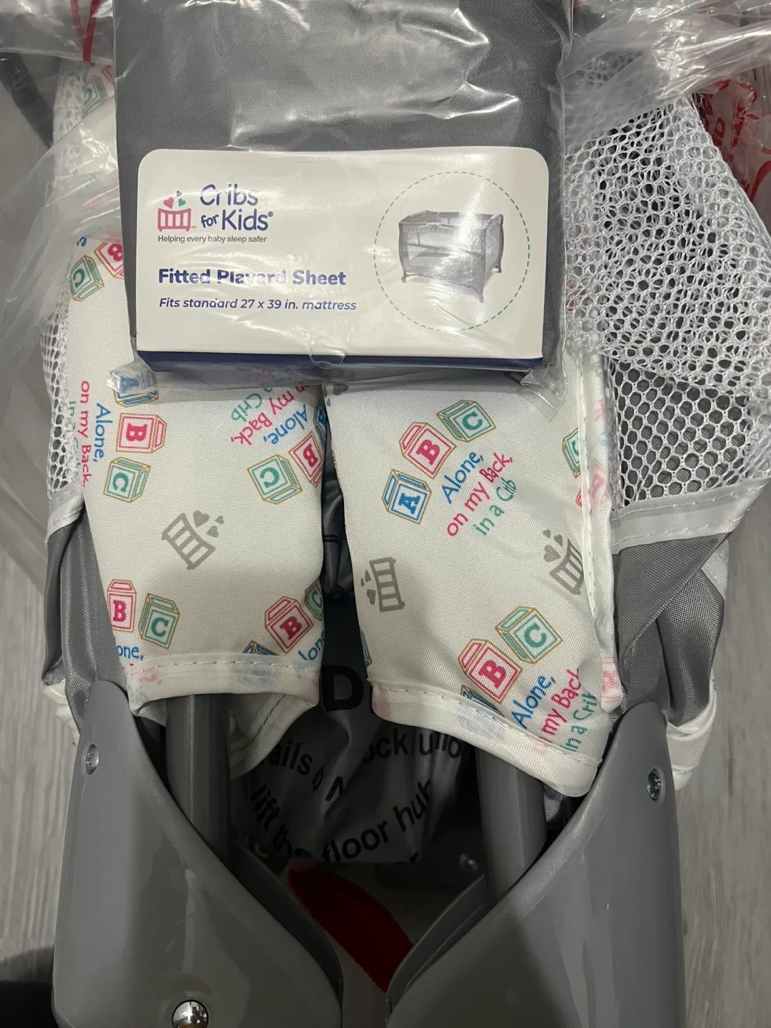 Baby play yard Portable Bassinet - New in Box! image indicator(3)