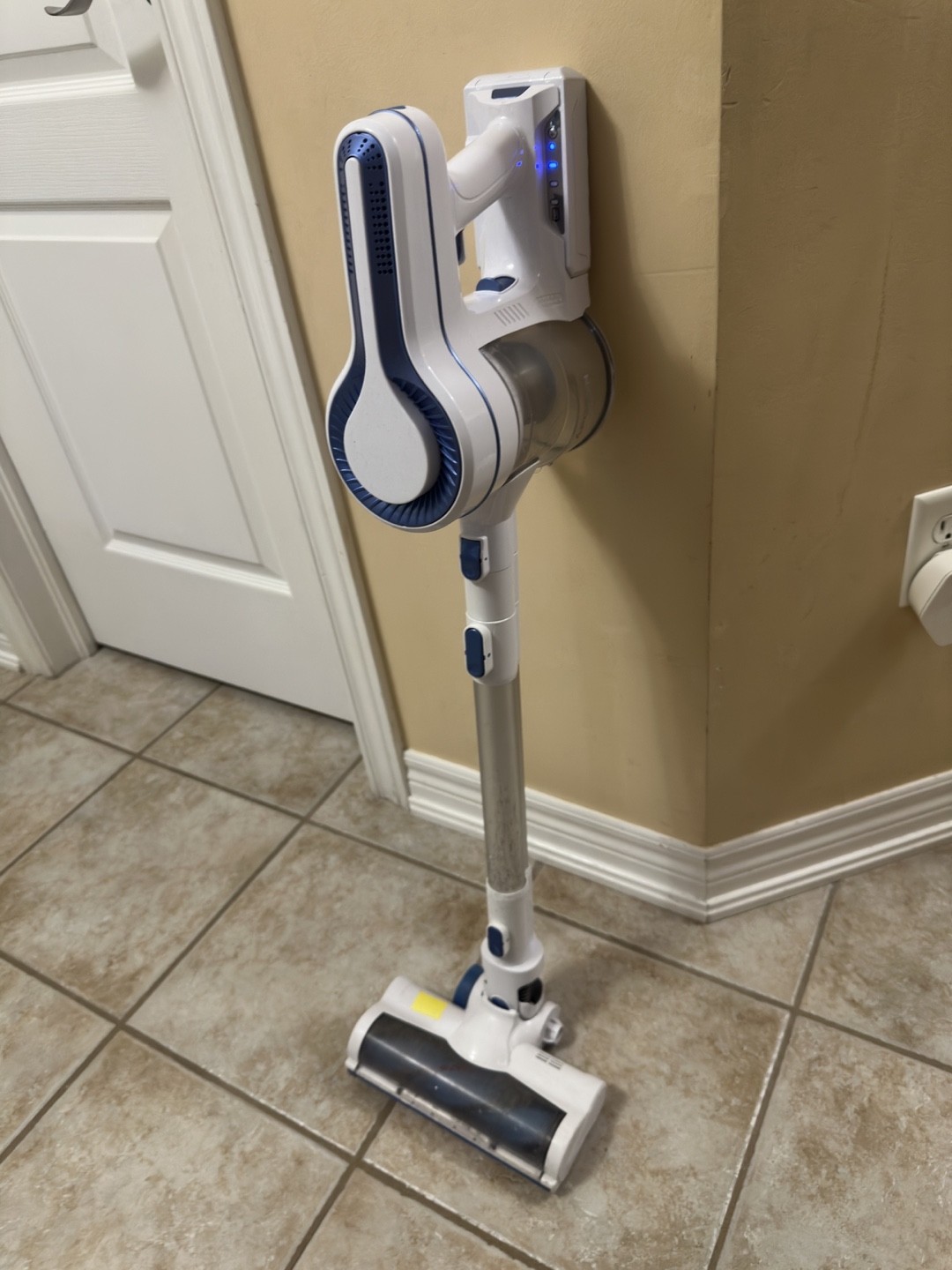 Cordless vacuum
