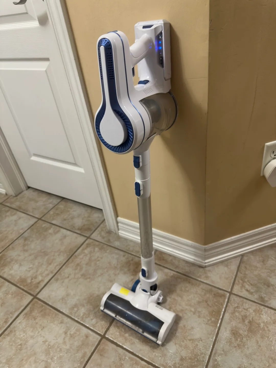 Cordless vacuum thumbnail