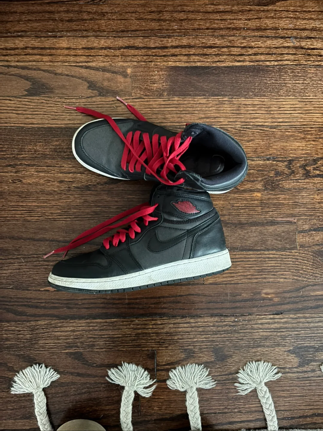 Nike Air Jordan 1 High Black/Red thumbnail