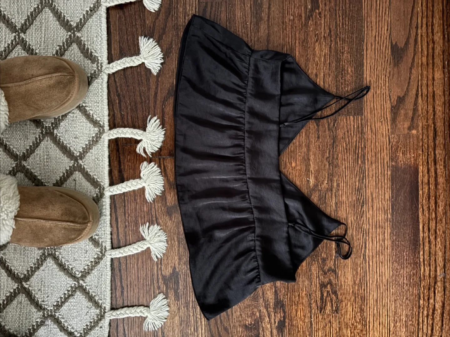 Aritzia black flowy tank image indicator(2)