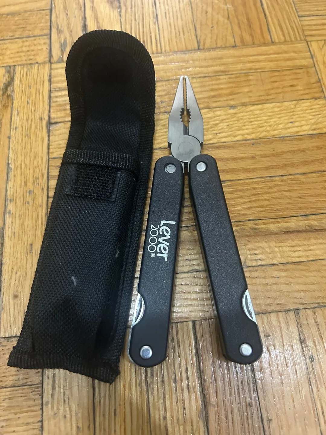 Lever 2000 Multi-Tool with Pouch thumbnail