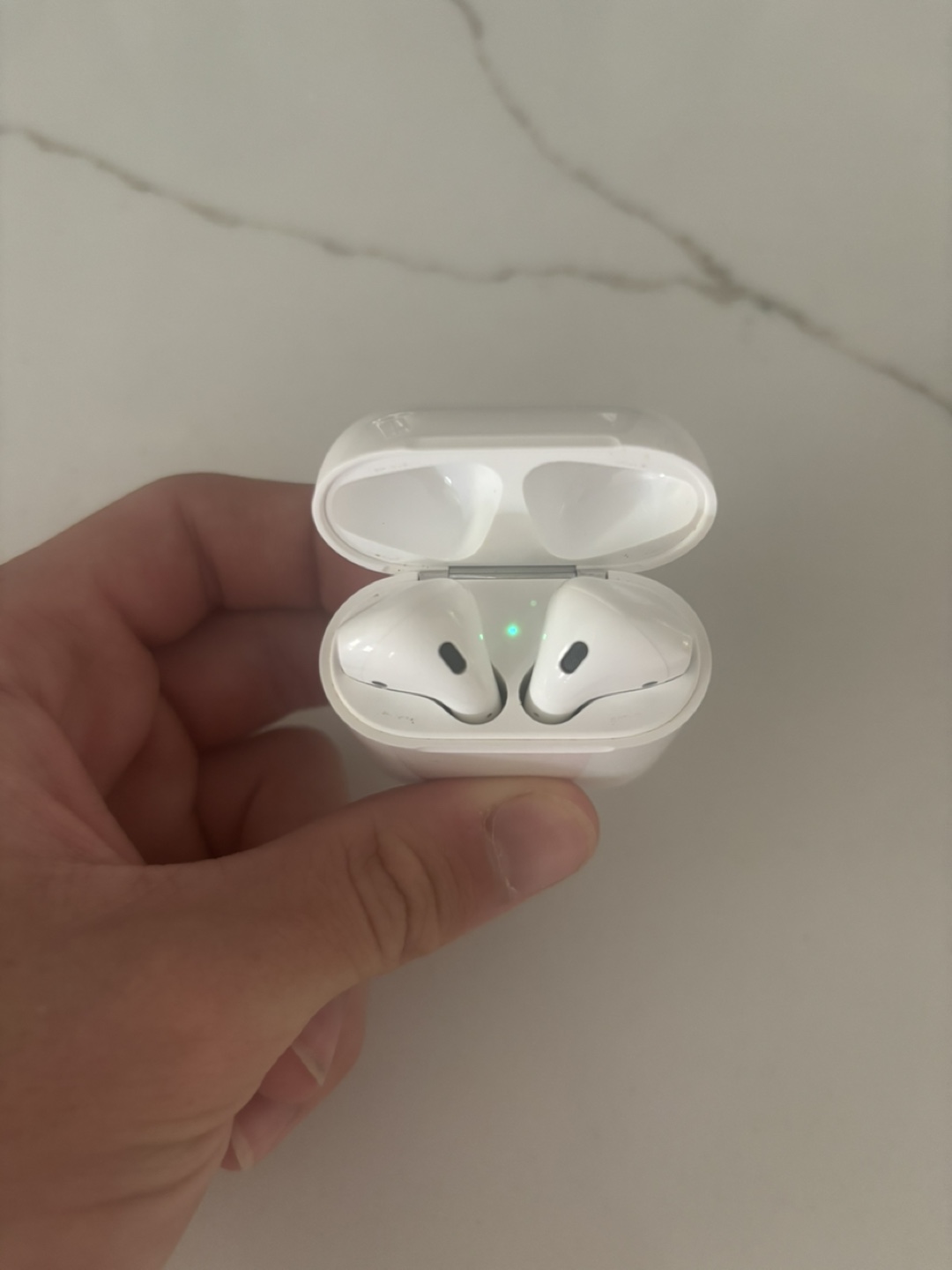 Apple AirPods 2nd gen - photo 2