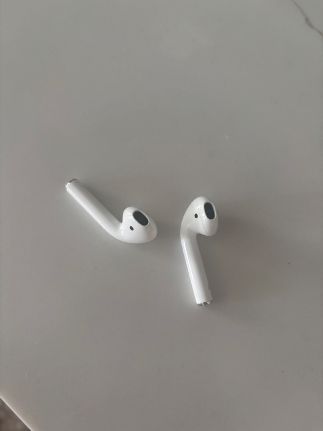 Apple AirPods 2nd gen - photo 3
