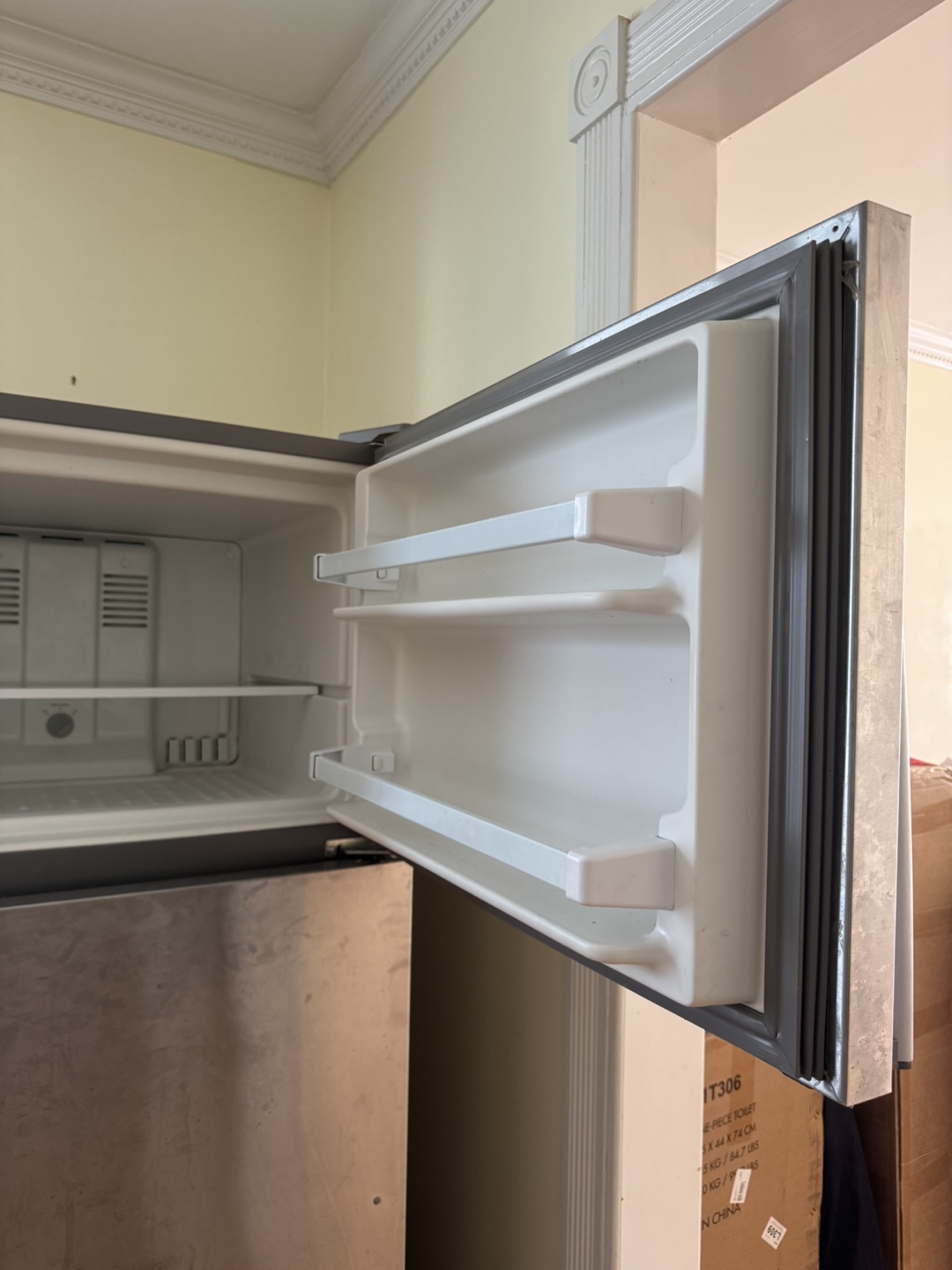 Whirlpool Top Freezer Refrigerator - photo 3