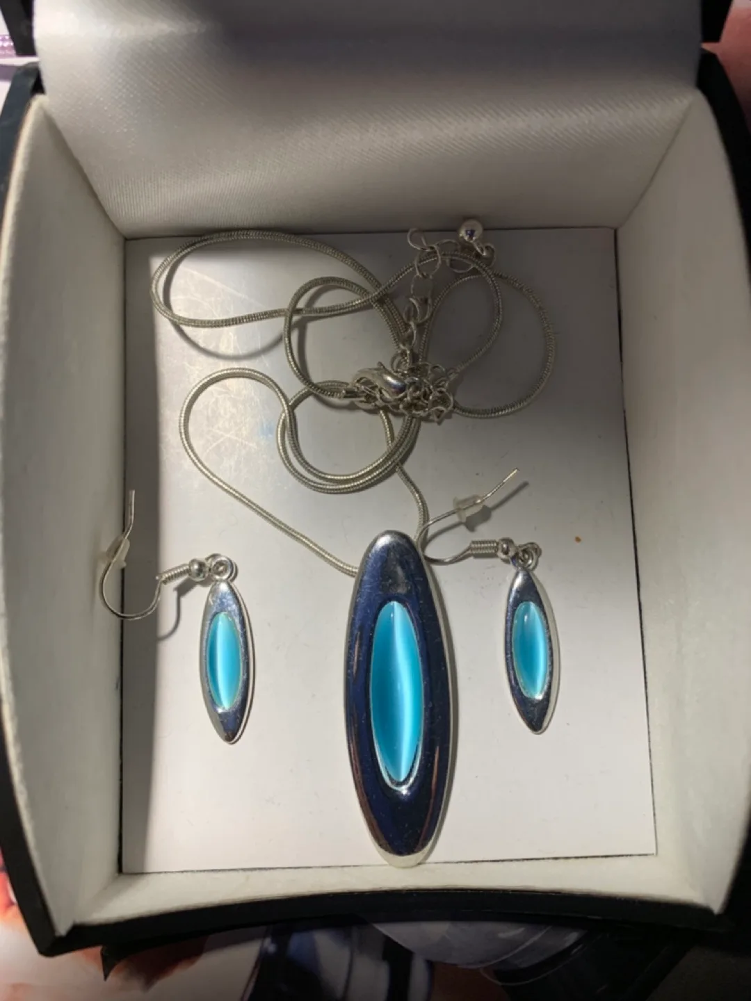Necklace and Earring Set - 🇨🇦 🍁 thumbnail