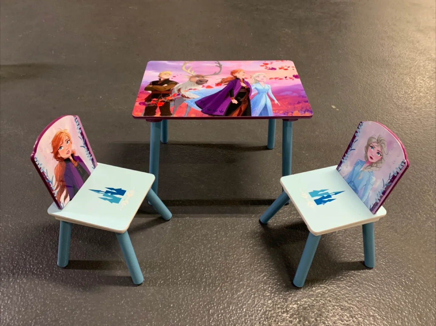 Disney Frozen: table/2chairs + suitcase thumbnail