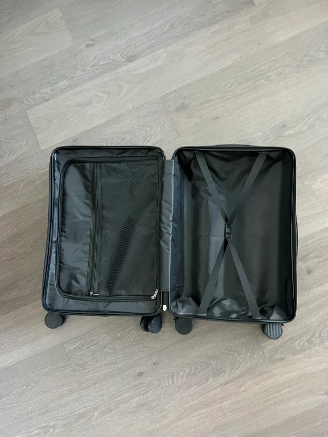 Brand new never used Black Carry-On Suitcase image indicator(6)