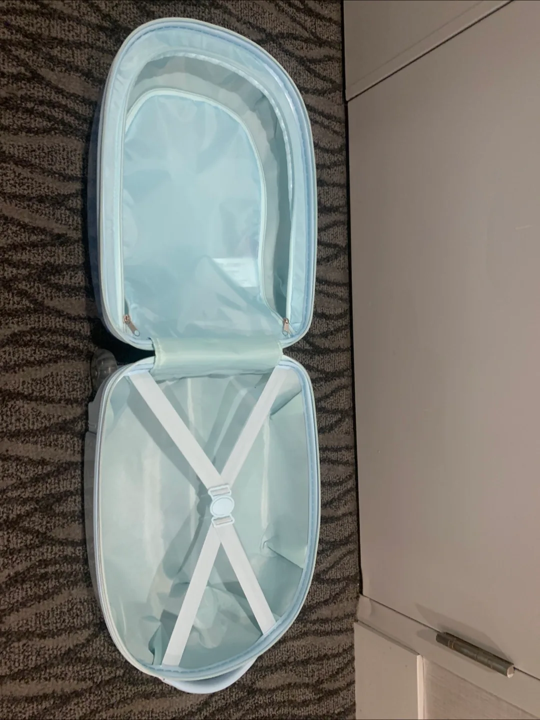 Disney Frozen suitcase-LIKE NEW! image indicator(3)