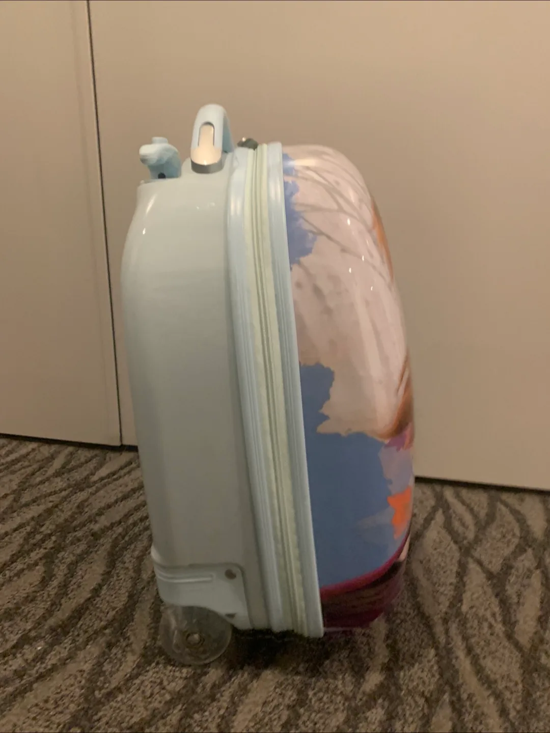 Disney Frozen suitcase-LIKE NEW! image indicator(2)