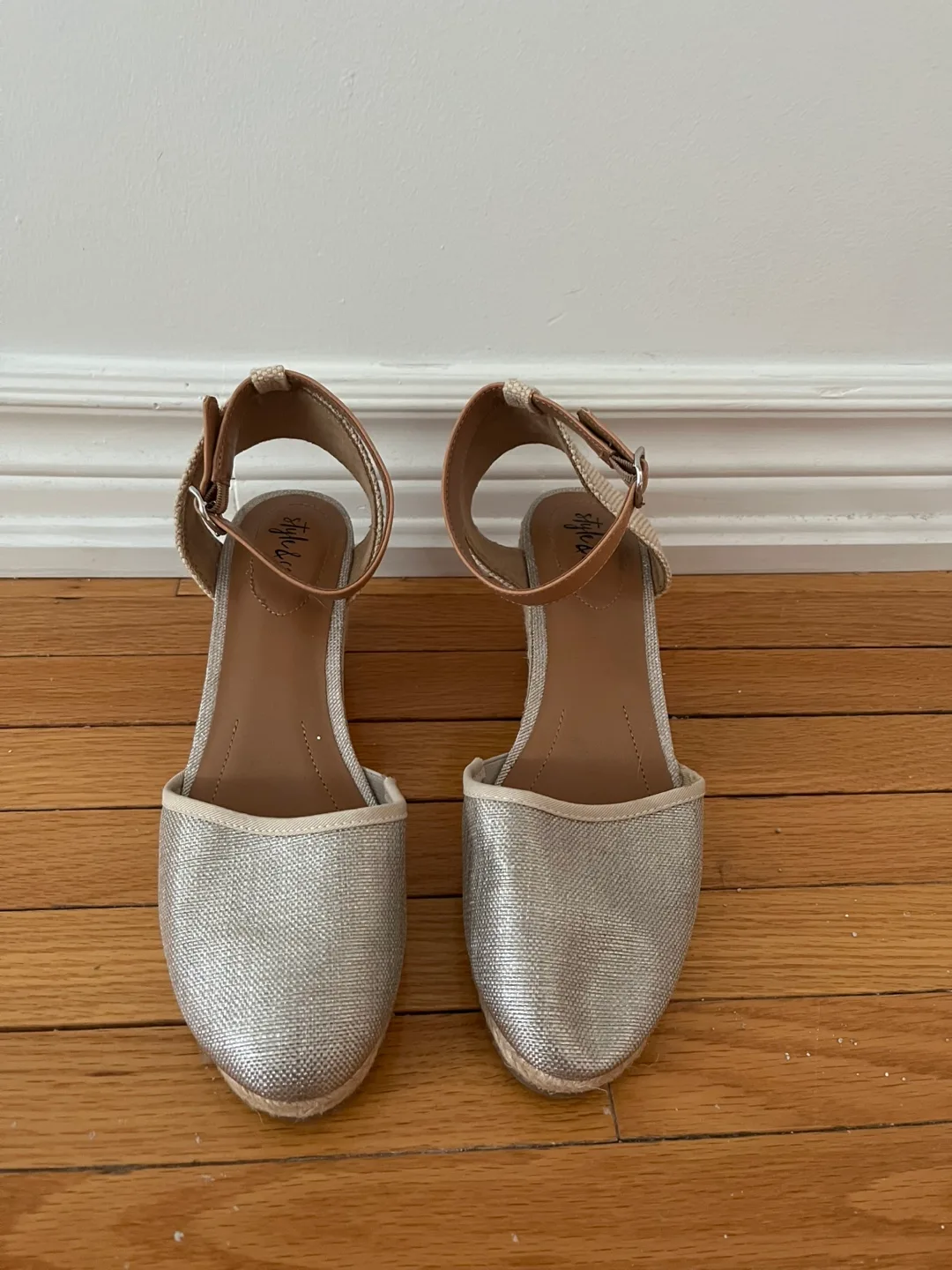 Gold & Linen Espadrilles size 9 thumbnail