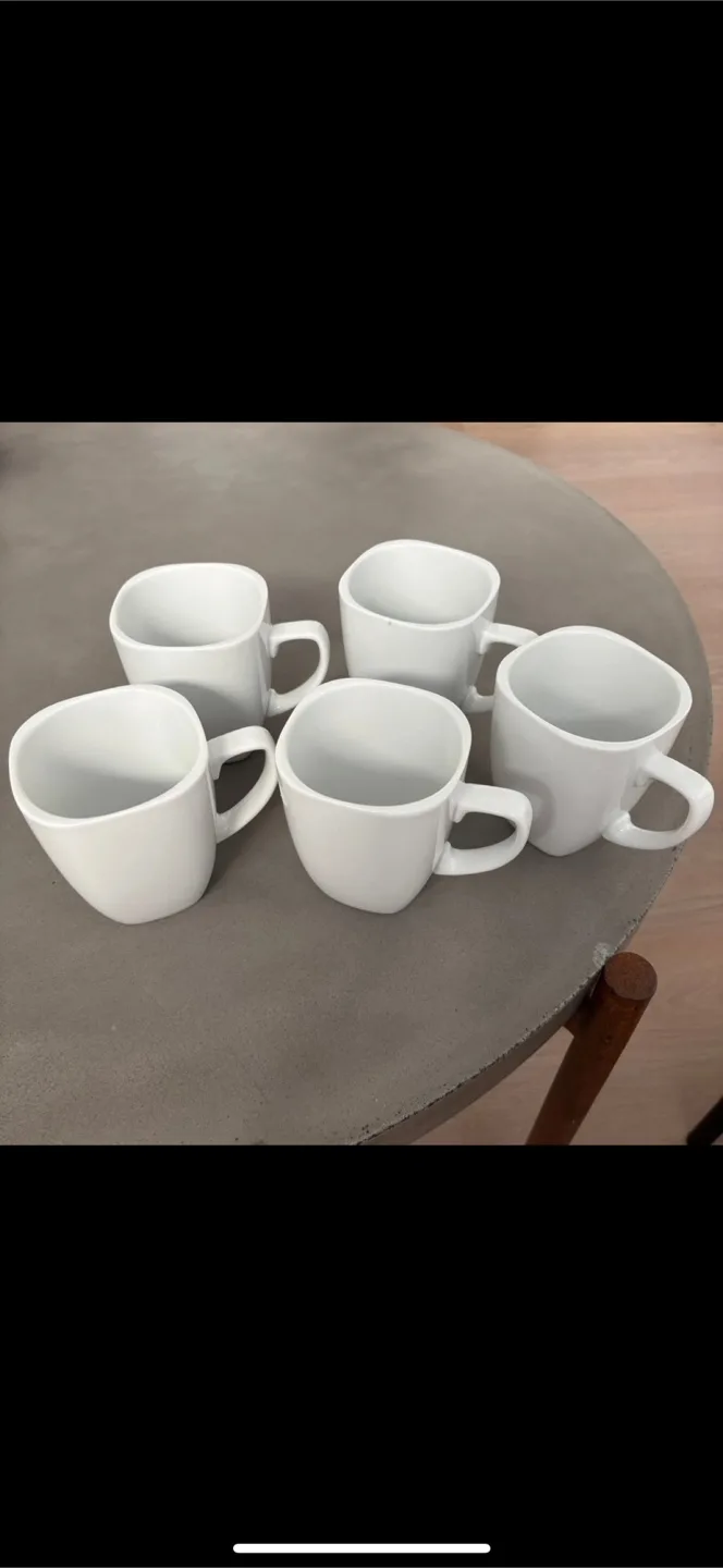 5 White Ceramic Mugs thumbnail