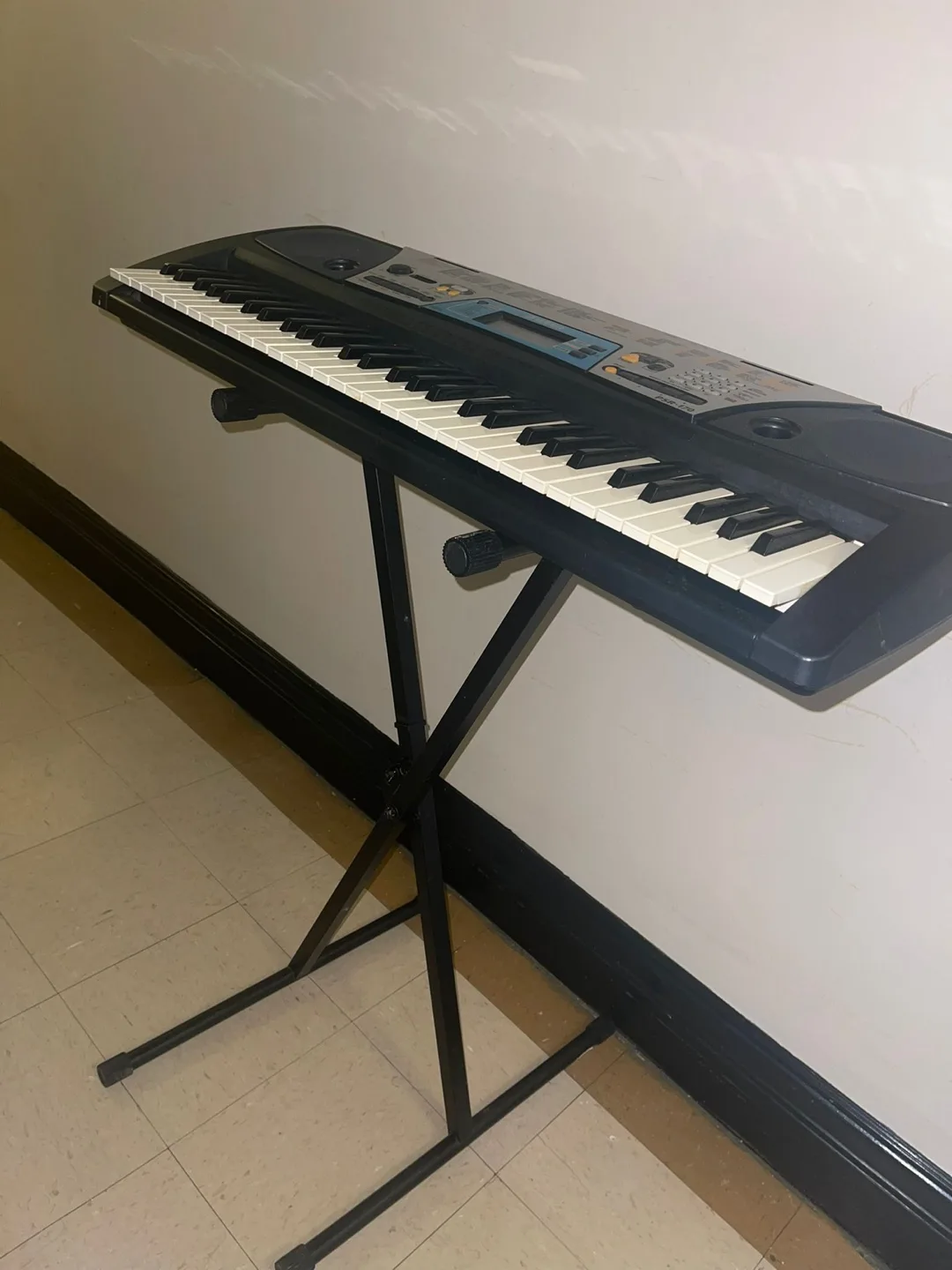 Yamaha PSR-213Keyboard with Stand thumbnail