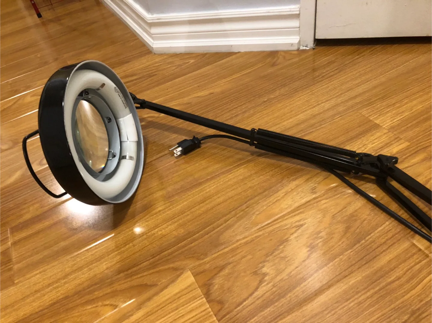 Large Black desktop swing arm Magnifying glass and lamp image indicator(3)