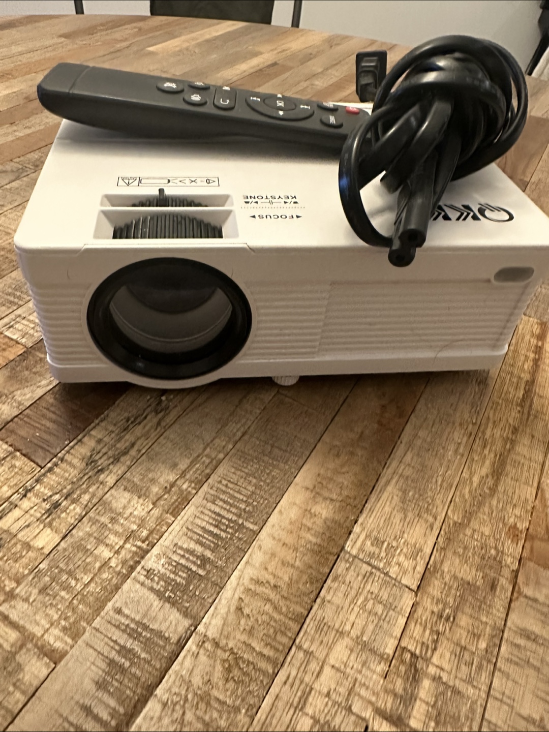 Projector with Remote - photo 3