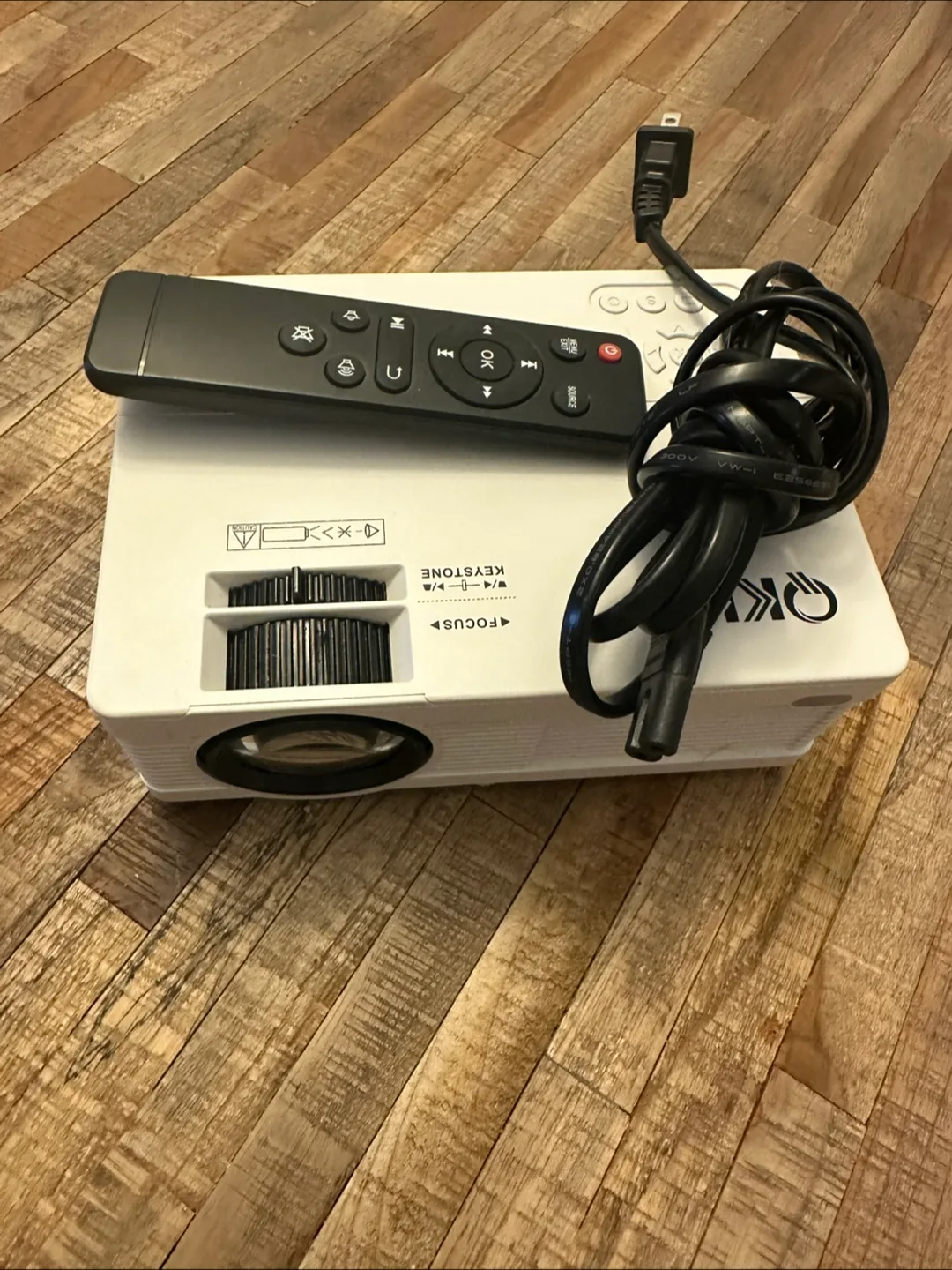 Projector with Remote thumbnail