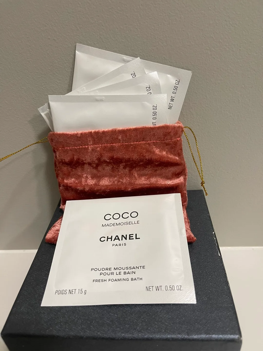 Chanel Coco Mademoiselle Fresh Foaming Bath Sachets image indicator(4)