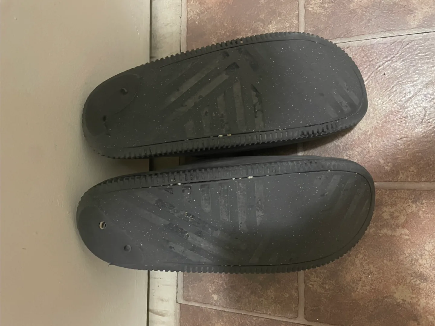 Nike calm slides image indicator(2)