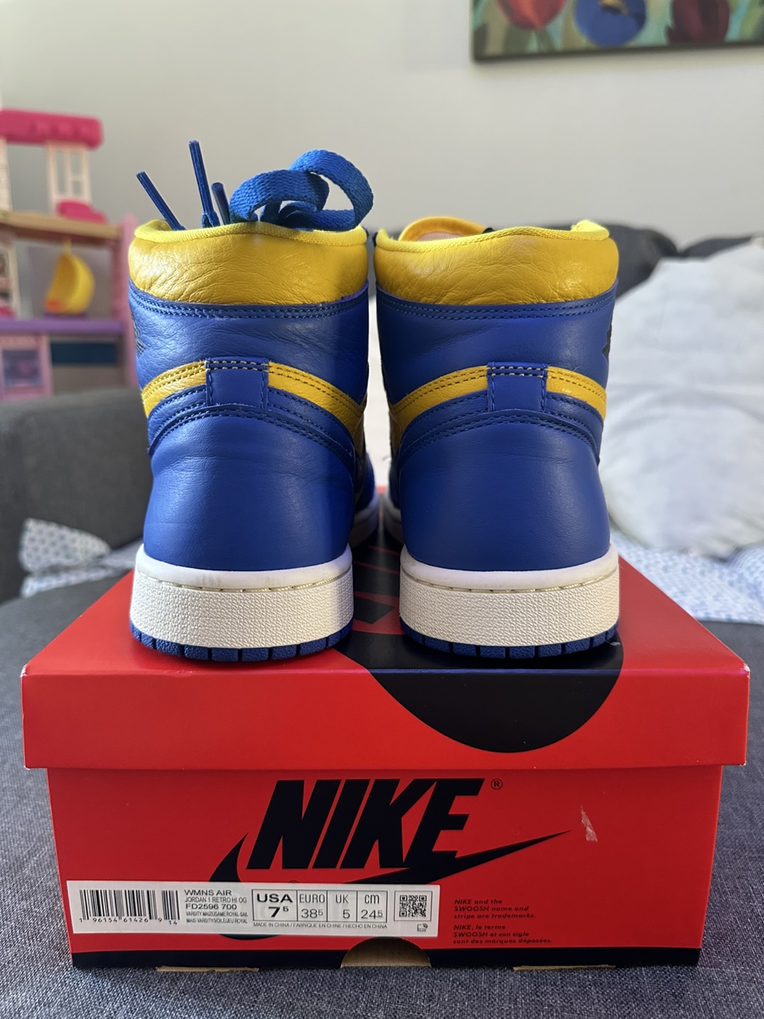 Nike Air Jordan 1 Retro High OG 'Varsity Maize' Size 7.5 - photo 2