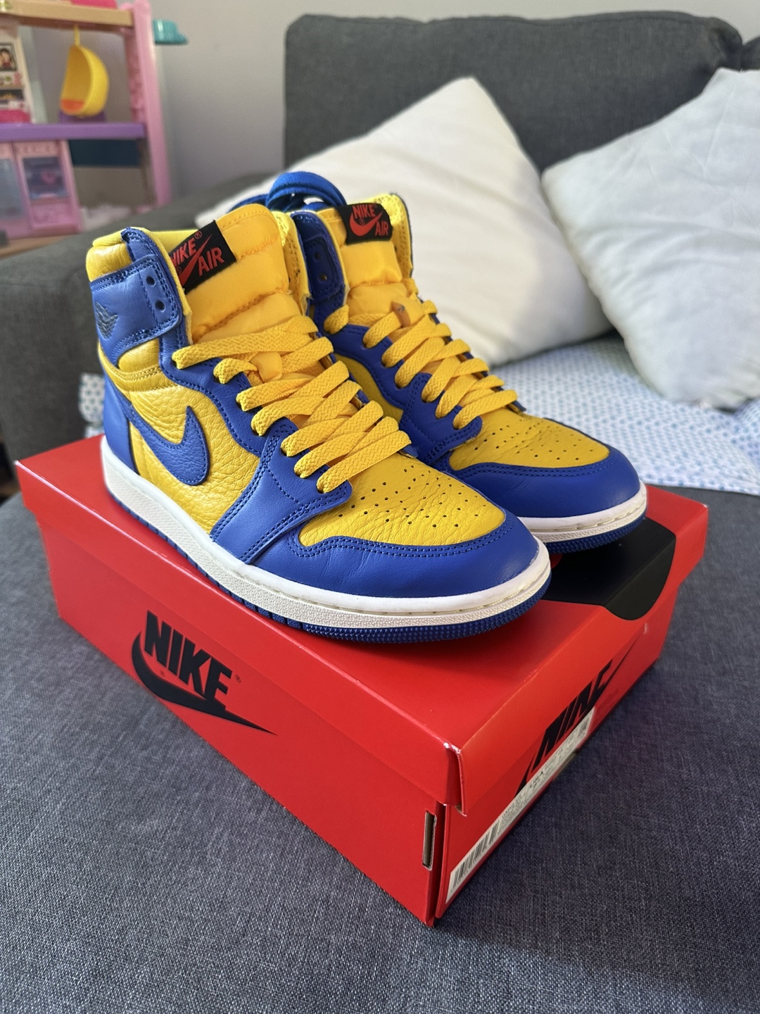 Nike Air Jordan 1 Retro High OG 'Varsity Maize' Size 7.5